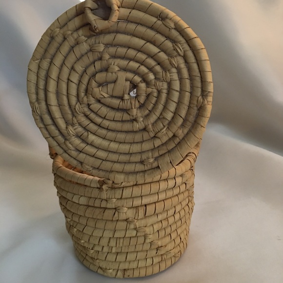 Vintage Wicker Basket with Attached Lid - Picture 4 of 10